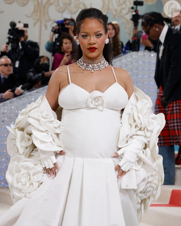 Rihanna: nascimento do segundo filho foi publicado pelo tabloide americano Media Take Out