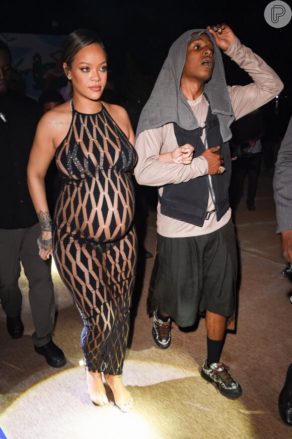 Rihanna e A$AP Rocky estão muito felizes com a chegada da filha, segundo tabloide americano