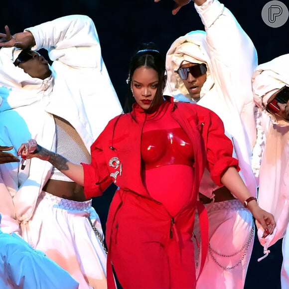 Rihanna revelou segunda gravidez no palco do Super Bowl 