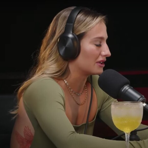 Bruna Griphao relembra 'BBB 23' e chora durante entrevista