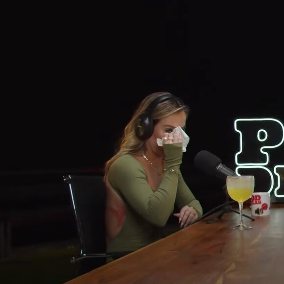 Bruna Griphao se emociona no 'PodDelas' ao falar sobre o 'BBB 23'