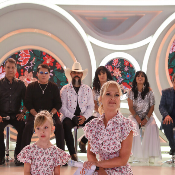 Eliana e Manu combinaram looks em programa do SBT