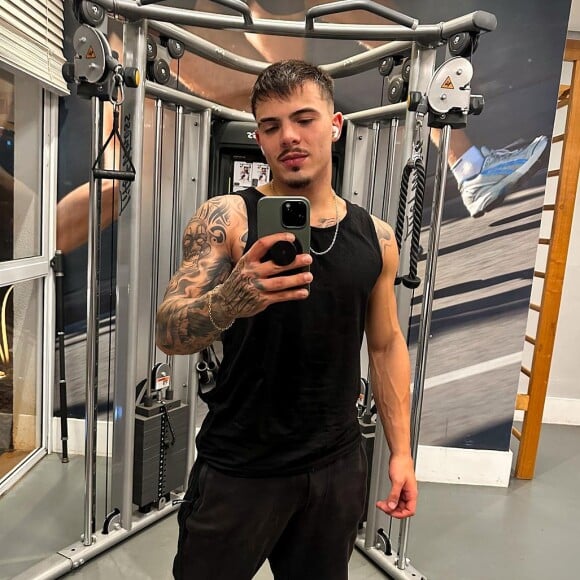 Ex de Larissa Manoela, Thomaz Costa alegou que passou a construir seu patrimônio a partir dos 18 anos