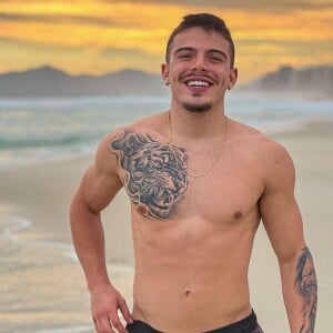 Larissa Manoela foi criticada pelo ex-namorado Thomaz Costa por conta de briga com os pais