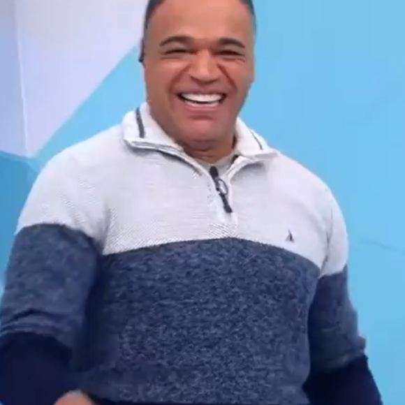 Denilson caiu na risada no programa 'Jogo Aberto' após ter se resolvido com Belo em dívida de 2 décadas.