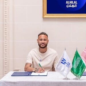 Neymar fecha contrato milionário com time da Arábia Saudita