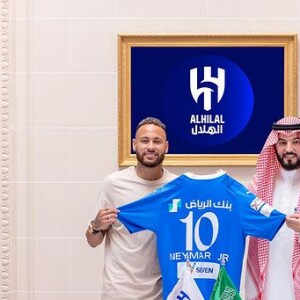 Neymar usa relógio de valor milionário ao fechar contrato com time de Arábia Saudita