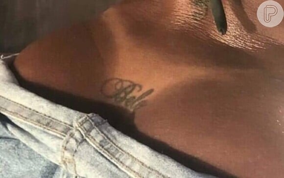 Gracyane Barbosa tatuou 'Belo', o nome do seu marido, bem ali na entradinha do cofrinho