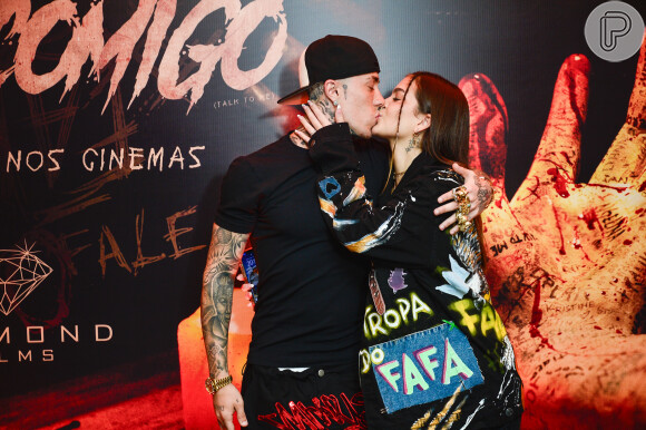 Mel Maia e o namorado, MC Daniel, se beijaram em sessão exclusiva de cinema, em São Paulo