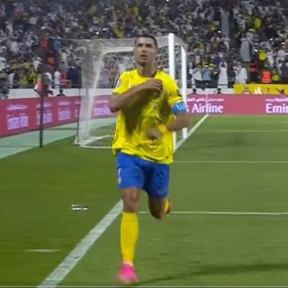 Cristiano Ronaldo também polemizou ao comemorar um gol fazendo o sinal da cruz