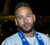 Neymar usou crucifixo em look para desembarque na Arábia Saudita