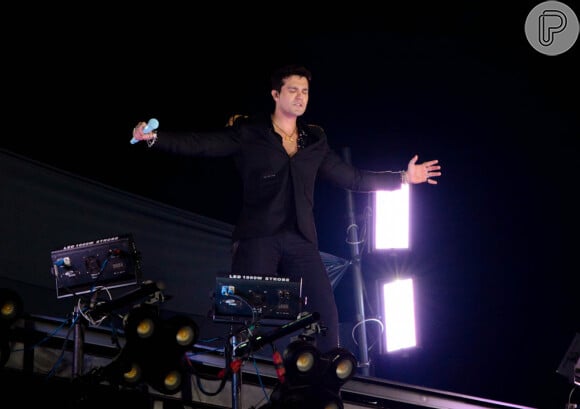 Luan Santana cantou em cima do teto do palco na Festa do Peão de Barretos 2023
