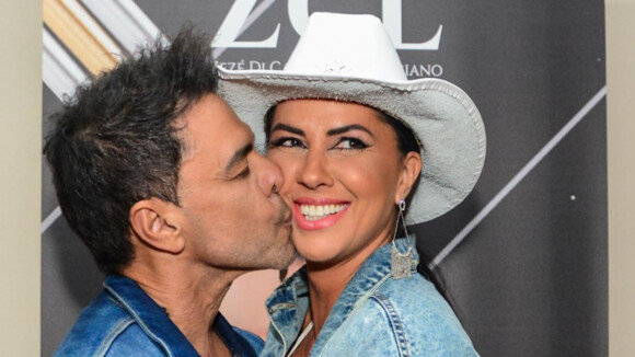 Graciele Lacerda usa look justo branco e jaqueta jeans com franja e ganha beijo do noivo, Zezé Di Camargo em Barretos