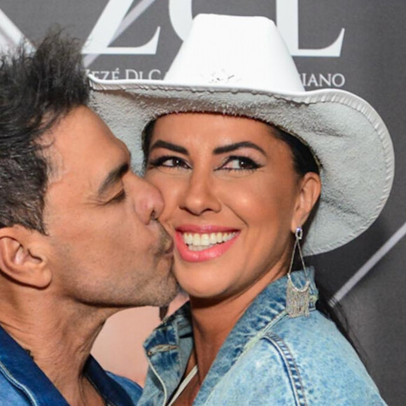 Graciele Lacerda ganhou beijo do noivo,  Zezé Di Camargo, no camarim de show em Barretos (SP) em 24 de agosto de 2023