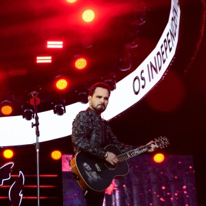 Luciano mostrou seu talento no violão durante show em Barretos (SP) em 24 de agosto de 2023