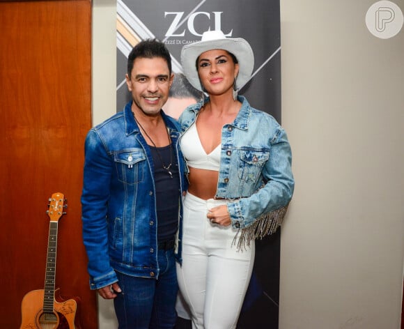 Graciele Lacerda posou com o noivo, Zezé Di Camargo, no camarim de show em Barretos (SP) em 24 de agosto de 2023