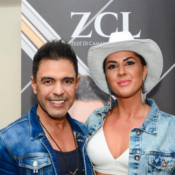 Graciele Lacerda posou com o noivo, Zezé Di Camargo, no camarim de show em Barretos (SP) em 24 de agosto de 2023