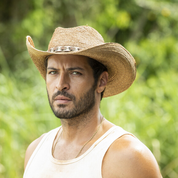 Leandro Lima desta vez não vez nenhuma mudança no físico para a novela 'Terra e Paixão', mas teve que largar os exercícios por conta de lesão no ombro