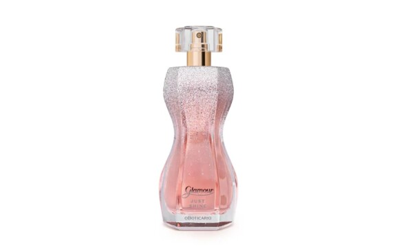 Perfume Glamour Just Shine, do Boticário, combina o brilho da Pera Caramelizada e da Bergamota com flores como Magnólia, Flor Solar, Íris e Jasmim