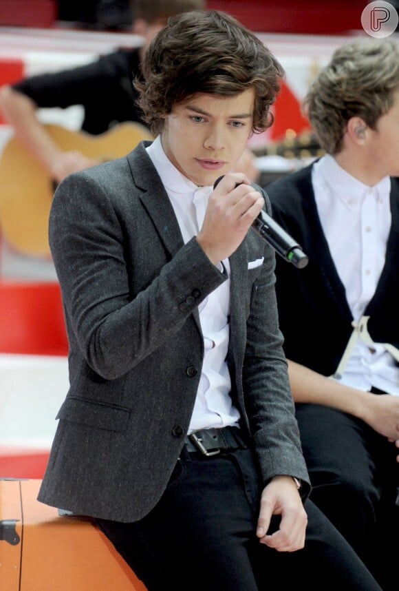 Harry Styles é um dos cinco integrantes do One Direction, uma boyband da Inglaterra. Na foto, ele posa durante apresentação no programa 'USA Today', em novembro de 2012
