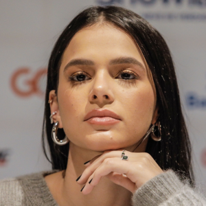 Bruna Marquezine pode ser vítima de roubo e sensitiva alerta: 'Precisa abrir o olho com falsas amizades'