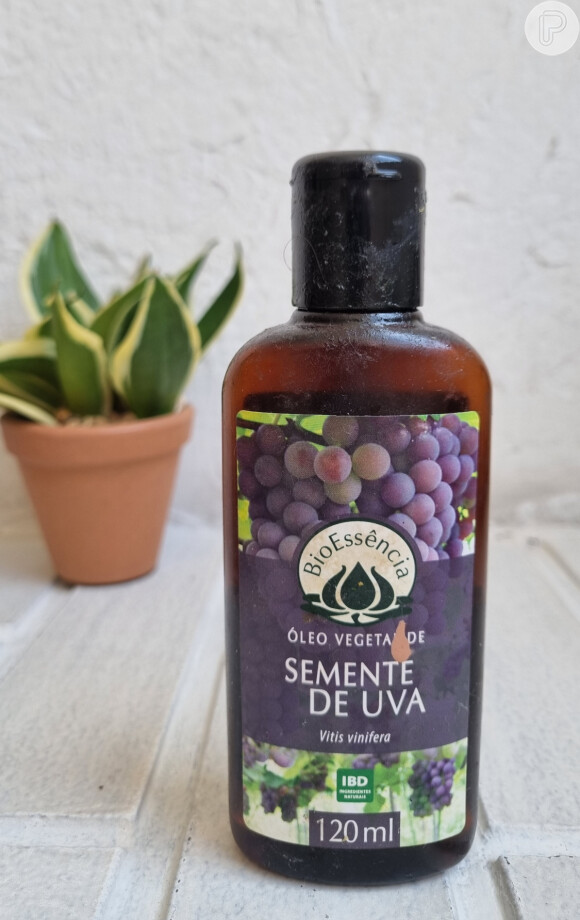 Atualmente estou usando esse óleo de semente de uva no skincare: funciona bem para tirar a maquiagem e impurezas da pele