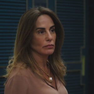 Irene (Gloria Pires) faz descoberta sobre Agatha (Eliane Giardini) nos próximos capítulos da novela 'Terra e Paixão'