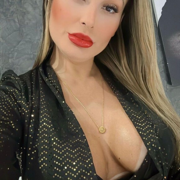 Andressa Urach responde críticas por deixar filho filmar conteúdos  eróticos: 'Em família é melhor