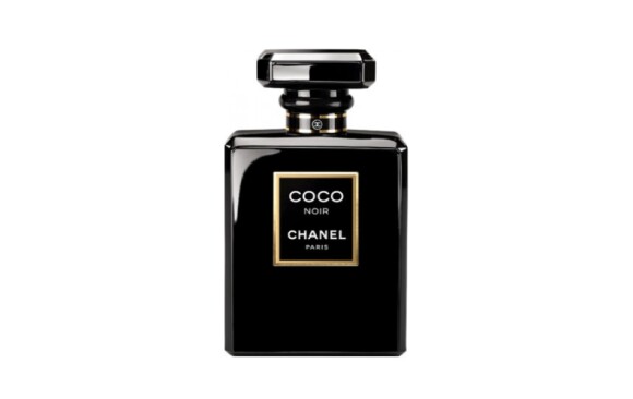 Perfume Coco Noir, da Chanel, exala um aroma amadeirado que é 'a encarnação absoluta do negro revelador da feminilidade'