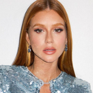 Marina Ruy Barbosa brilha em casamento com vestido de lantejoulas e ostenta R$ 30 mil em joias. Fotos e detalhes do look!