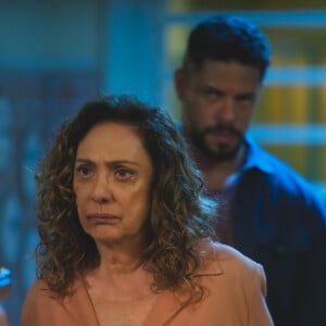 Agatha (Eliane Giardini) salvou Jonatas (Paulo Lessa) de Antônio (Tony Ramos) na novela "Terra e Paixão"