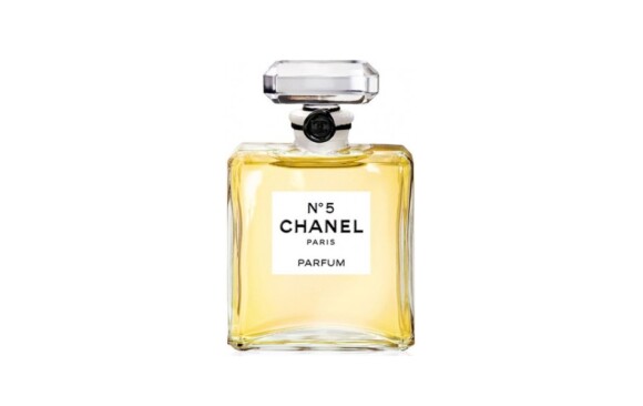 Perfume Chanel Nº5 é descrito como 'a verdadeira essência da feminilidade' e é perfeito para mulheres poderosas