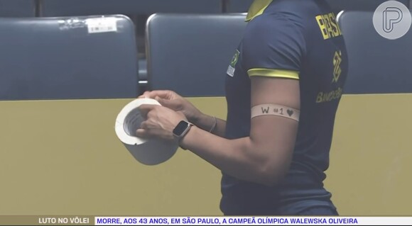 Após morte, Walewska Oliveira foi homenageada pela Seleção brasileira de vôlei com o 'W' e '1', referência à sua camisa na equipe