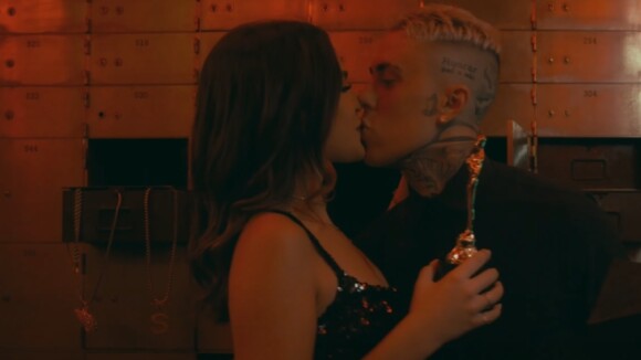 Mel Maia e MC Daniel aparecem aos beijos vivendo cena de filme em novo videoclipe do cantor após término