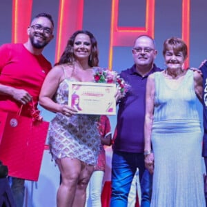 Viviane Araujo usou microvestido ao ser homenageada pelos 15 anos de Salgueiro, durante noite de samba na quadra da escola em 23 de setembro de 2023