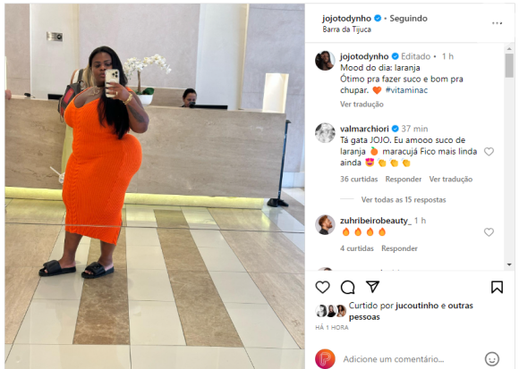 Jojo Todynho publicou uma foto no espelho mostrando o seu vestido laranja e seu corpo