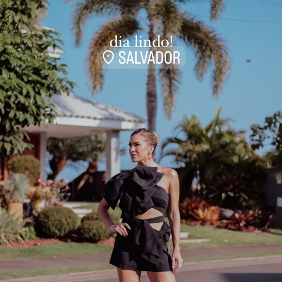 Lore Improta optou por um look all black para aniversário da filha