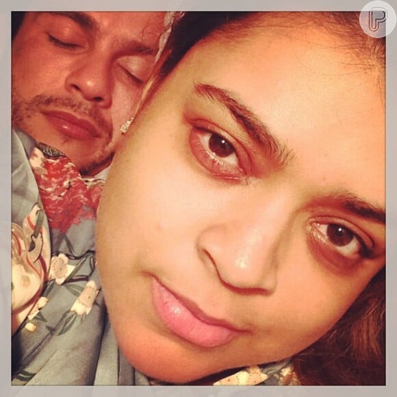 Esta foi última foto que Preta Gil publicou com o marido no Instagram, em 24 de março de 2013.  Na legenda, reclamava que o marido sempre dormia antes dela