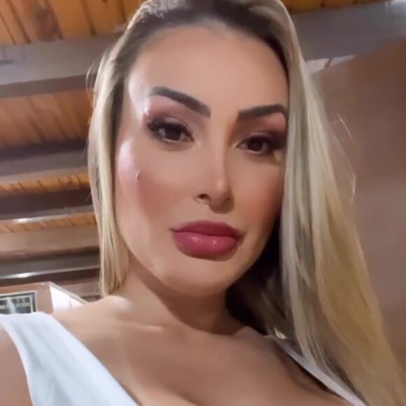 Andressa Urach ainda disse que foi procurada por celebridades em seu retorno à prostituição: 'Teve famosos que me procuraram neste meu retorno'