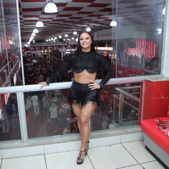 Viviane Araujo brilhou no ensaio do Salgueiro