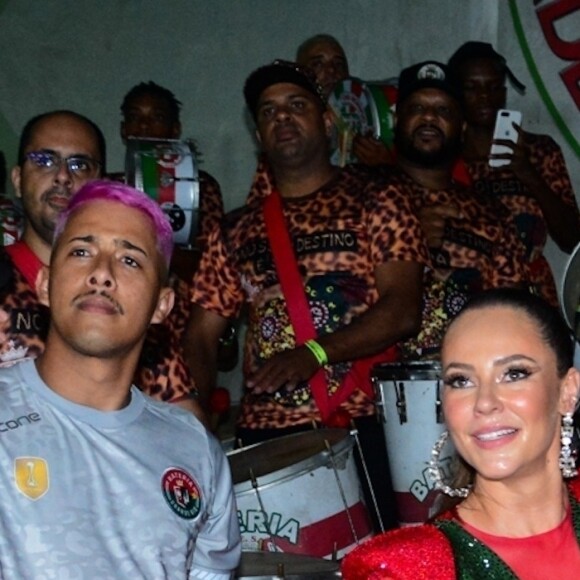 Paolla Oliveira teria evitado aproximações com Deolane Bezerra em ensaio na quadra da Grande Rio neste sábado (30)