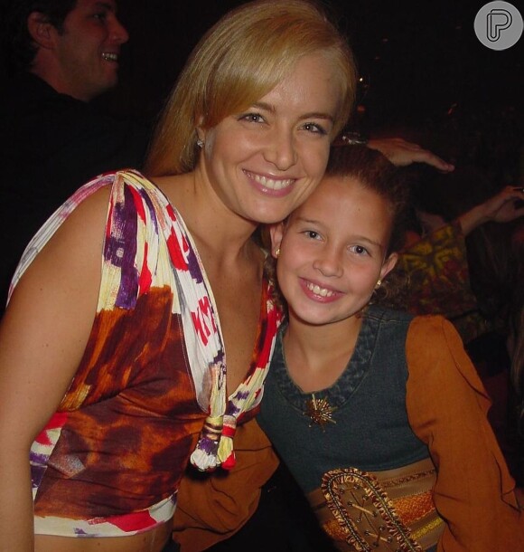 Debby Lagranha publicou uma foto com Angélica para relembrar os velhos tempos na Globo