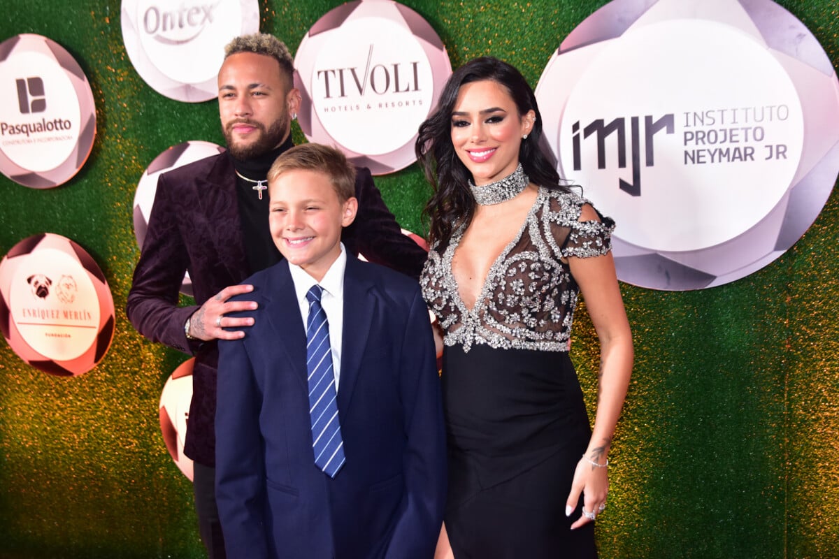 Foto Neymar E Bruna Biancardi Em Junho De Com Davi Lucca Filho Do Jogador Purepeople