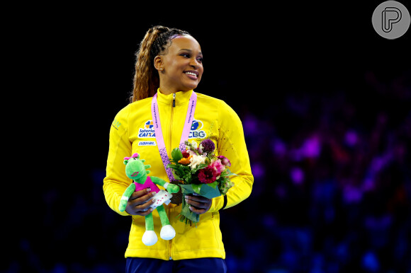Rebeca Andrade fez história no Campeonato Mundial de Ginástica Artística, neste sábado (07), ao conquistar uma medalha de ouro no salto