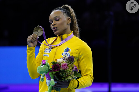 Rebeca Andrade é a primeira mulher preta latinoamericana e segunda mulher preta em geral a ser campeã do individual geral em um Mundial