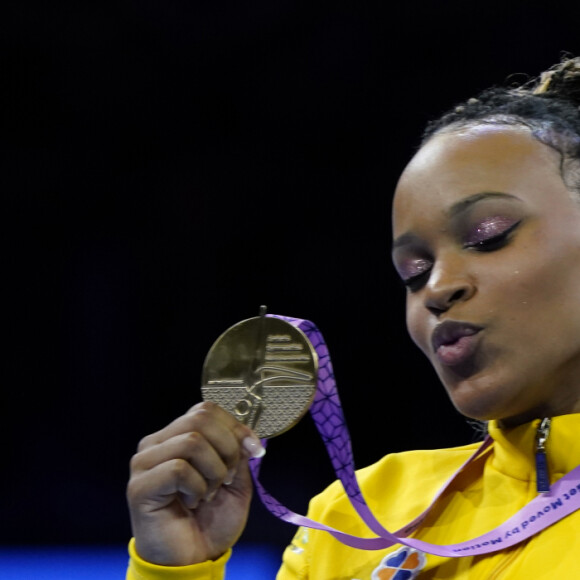 Rebeca Andrade é a primeira mulher preta latinoamericana e segunda mulher preta em geral a ser campeã do individual geral em um Mundial