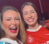 Andressa Urach e Ale Gaúcha usam as camisas dos times Grêmio e Internacional em novo vídeo pornô