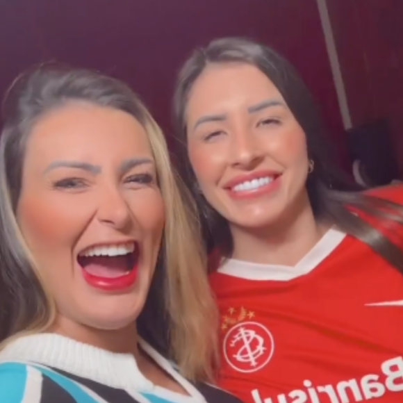 Andressa Urach e Ale Gaúcha usam as camisas dos times Grêmio e Internacional em novo vídeo pornô