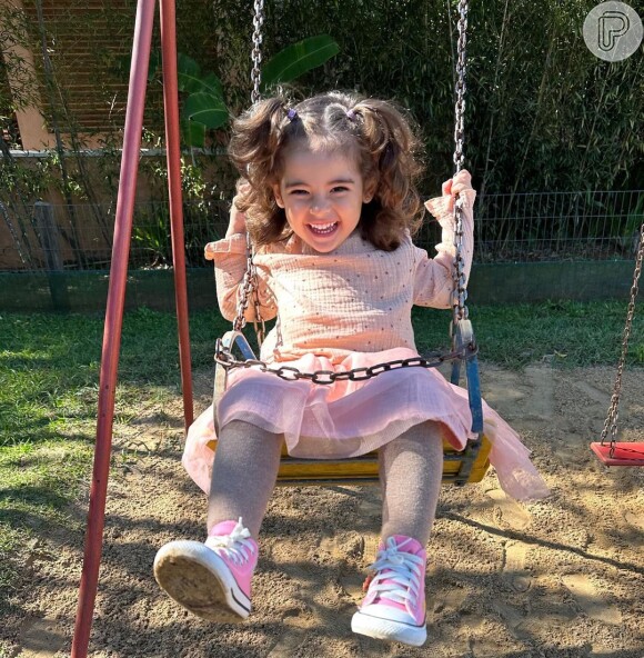 Beleza e alegria da filha mais velha de Kaká com Carol Dias chamou atenção da web em fotos do aniversário de 3 anos da menina
