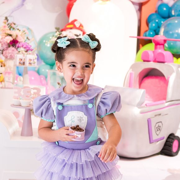 Filha mais velha de Kaká e Carol Dias, Esther esbanjou fofura em seu aniversário de 3 anos